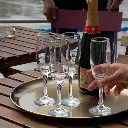 Botel Peniche Le Makara -