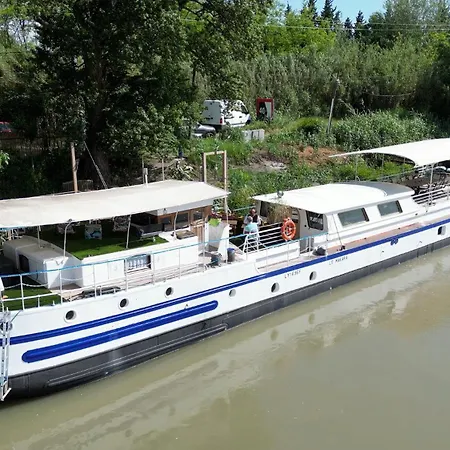 Botel Peniche Le Makara -