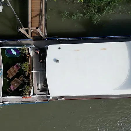 Botel Peniche Le Makara - *