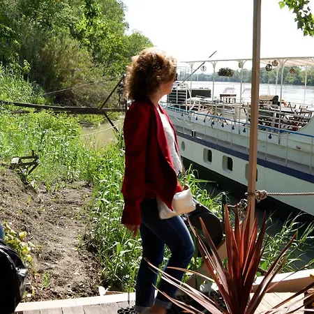 Botel Peniche Le Makara - *