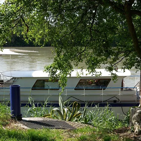 Botel Peniche Le Makara - *